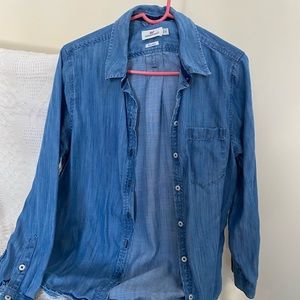 Vineyard Vines Women’s size 10 Denim Shirt